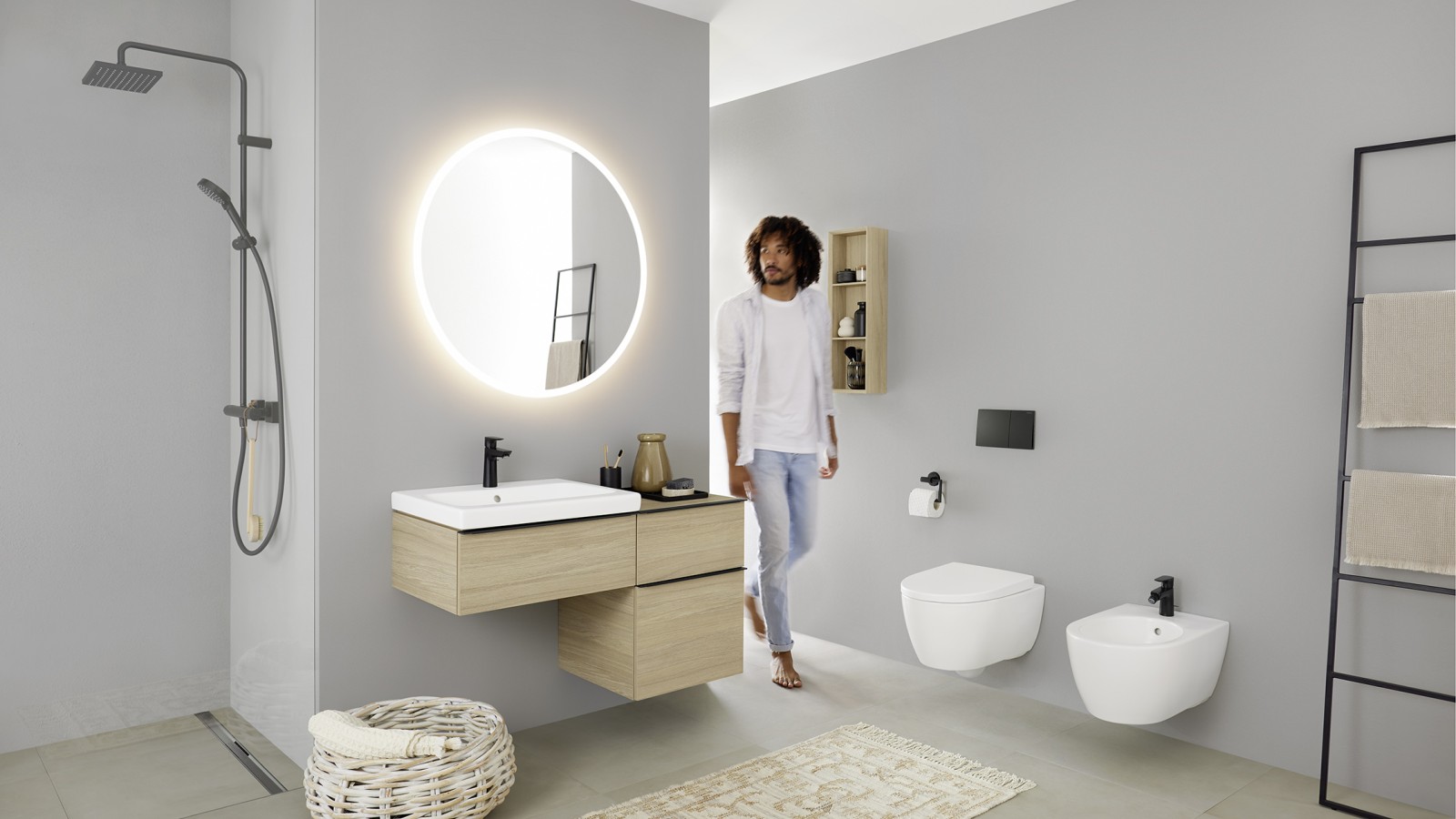 Geberit iCon bathroom with wall-hung WC and wall-hung bidet