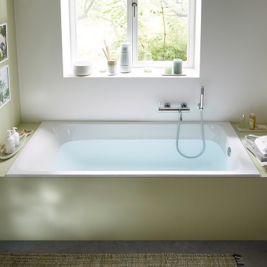 Tawa bathtub made of sanitary acrylic