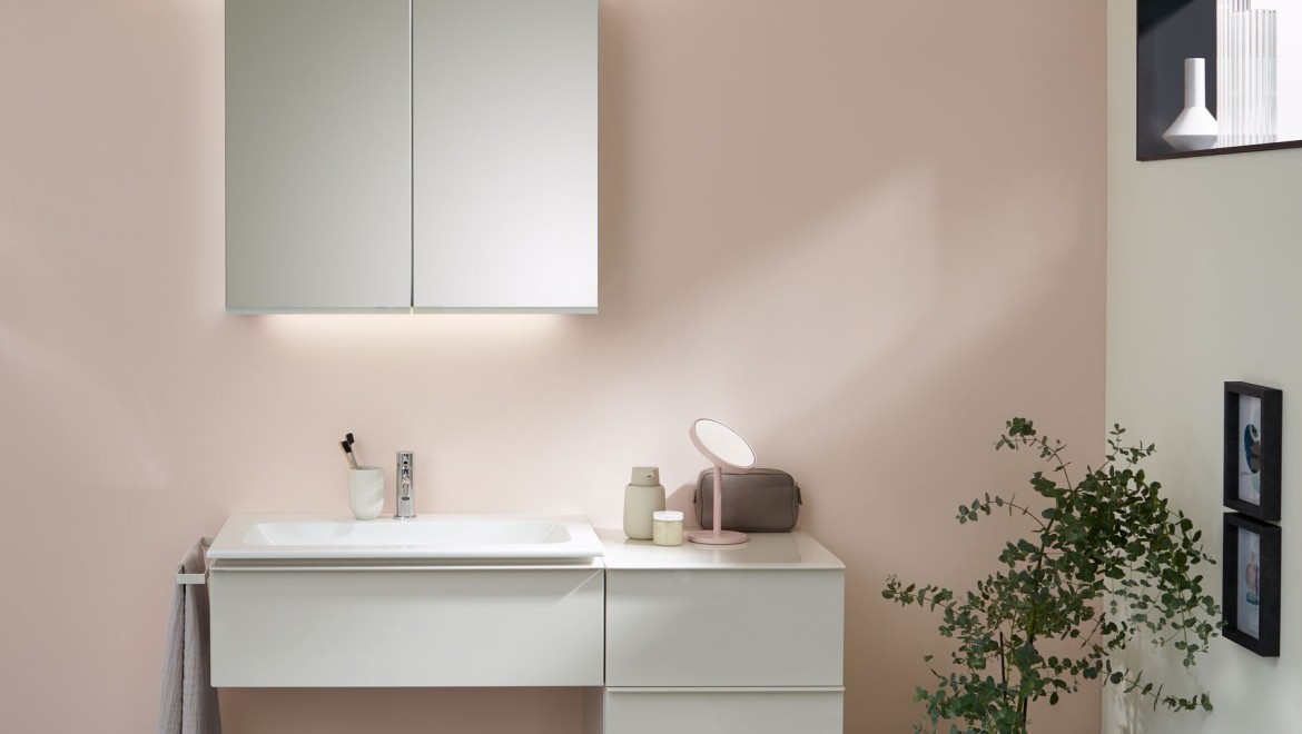 iCon bathserie with Option Plus mirror cabinet (© Geberit)