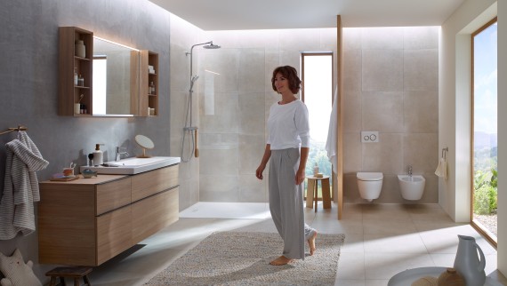 Woman in a bathroom featuring the Geberit iCon bathroom series Woman in a bathroom featuring the Geberit iCon bathroom series