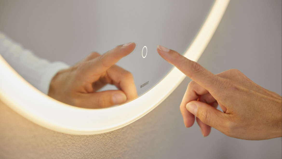 Option Round mirror with touch sensor switch (© Geberit)