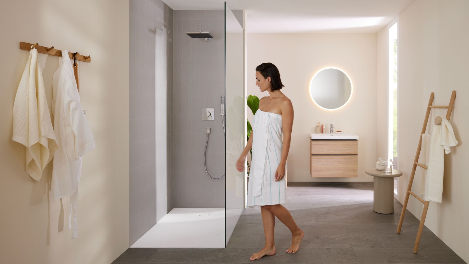 A floor-even solution from Geberit offers improved hygiene in the shower
