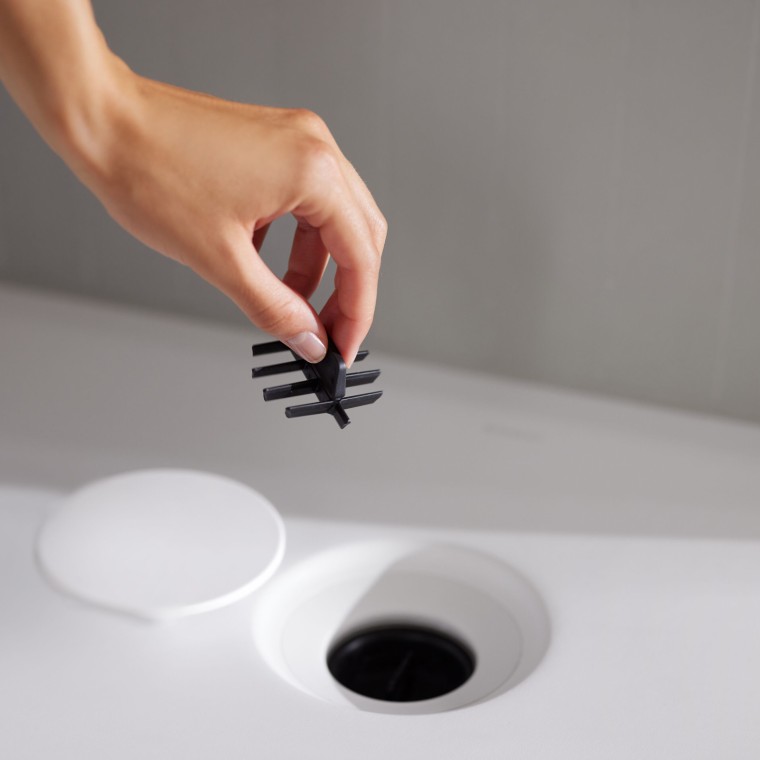 Hair catcher integrated into the drain of the Geberit CleanFloor30 shower surface
