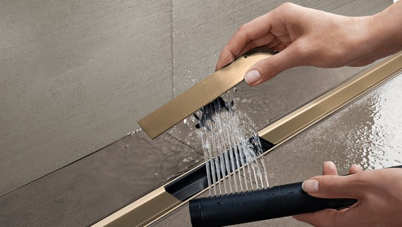 Geberit CleanLine facilitates service in the shower (© Geberit) Geberit CleanLine facilitates service in the shower (© Geberit)