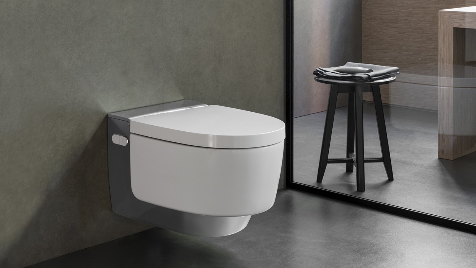 The Geberit AquaClean Mera blends harmoniously into the bathroom landscape thanks to its design