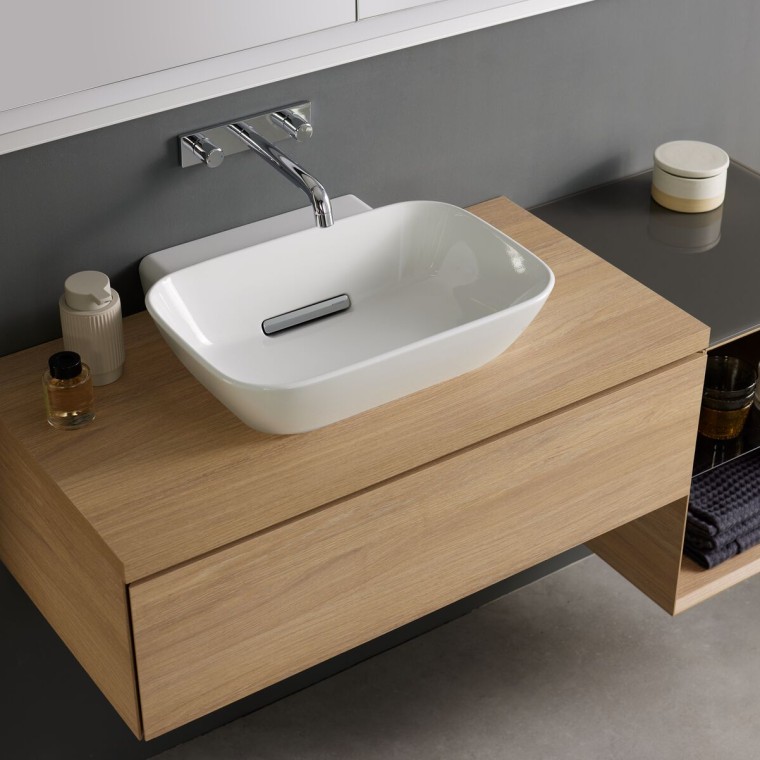 Lay-on washbasin from the Geberit ONE bathroom series with Geberit CleanDrain water outlet including integrated comb insert