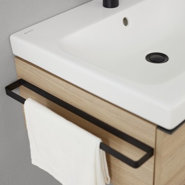 Geberit iCon washbasin cabinet with towel rail in black matt (© Geberit)