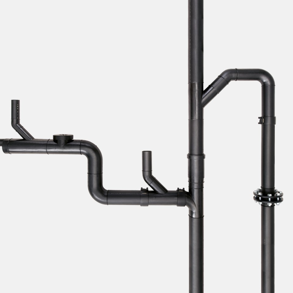 A Geberit HDPE pipe installation with various fittings, pipe dimensions and connection technologies