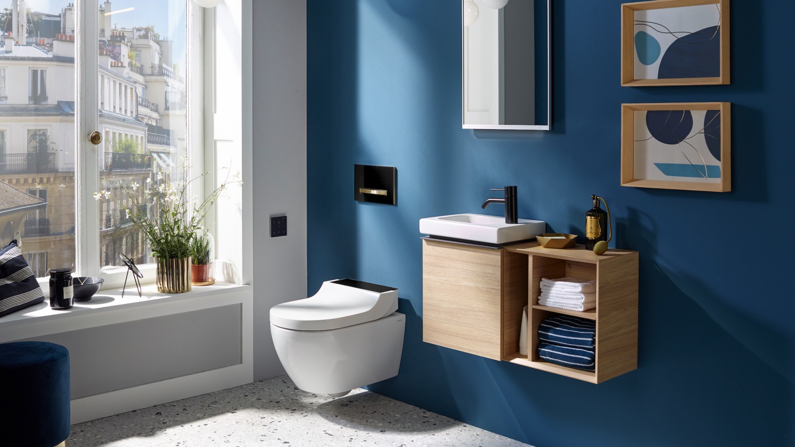 The washbasin cabinet from the Geberit iCon series creates more storage space