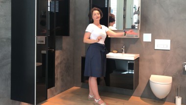 Two bloggers provide insights into tidying the bathroom
