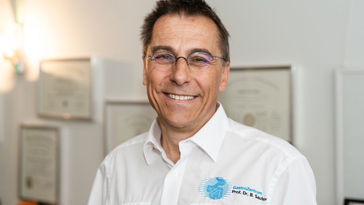 Portrait of Prof. Dr. Bernhard Sauter, Specialist in Internal Medicine and Gastroenterology (© Julia Dunlop)
