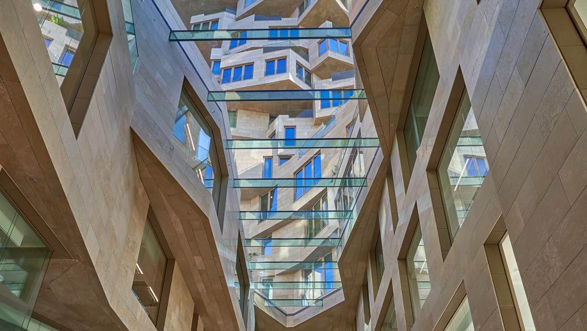 The lower five floors house shops, offices, restaurants and a natural history museum (© Marcel Steinbach) The lower five floors house shops, offices, restaurants and a natural history museum (© Marcel Steinbach)