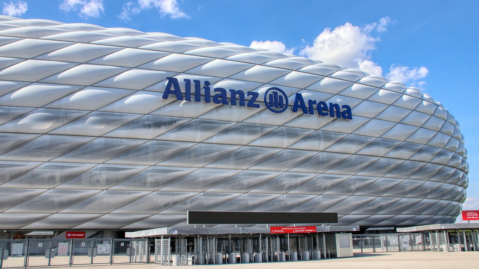 Allianz Arena, Munich, Germany (© Pixabay) Allianz Arena, Munich, Germany (© Pixabay)