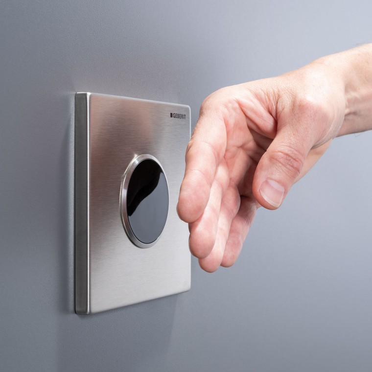 Touchless urinal flush controls with infrared user detection enable needs-based programming and reliable flush actuation Touchless urinal flush controls with infrared user detection enable needs-based programming and reliable flush actuation