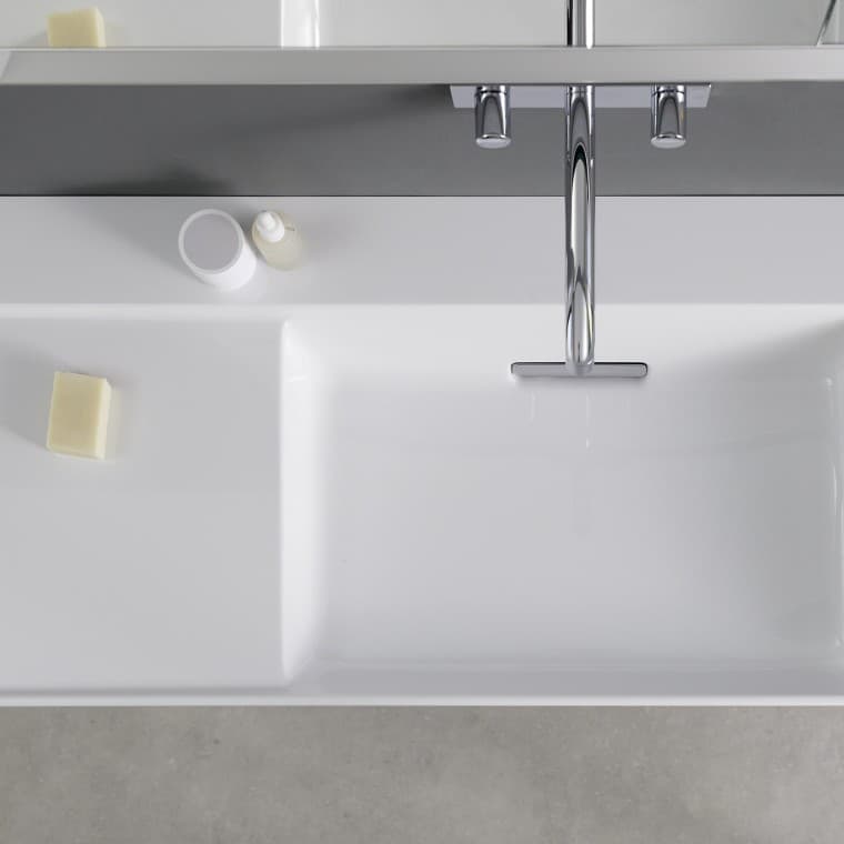 Geberit ONE washbasin with asymmetrical lateral shelf surface Geberit ONE washbasin with asymmetrical lateral shelf surface
