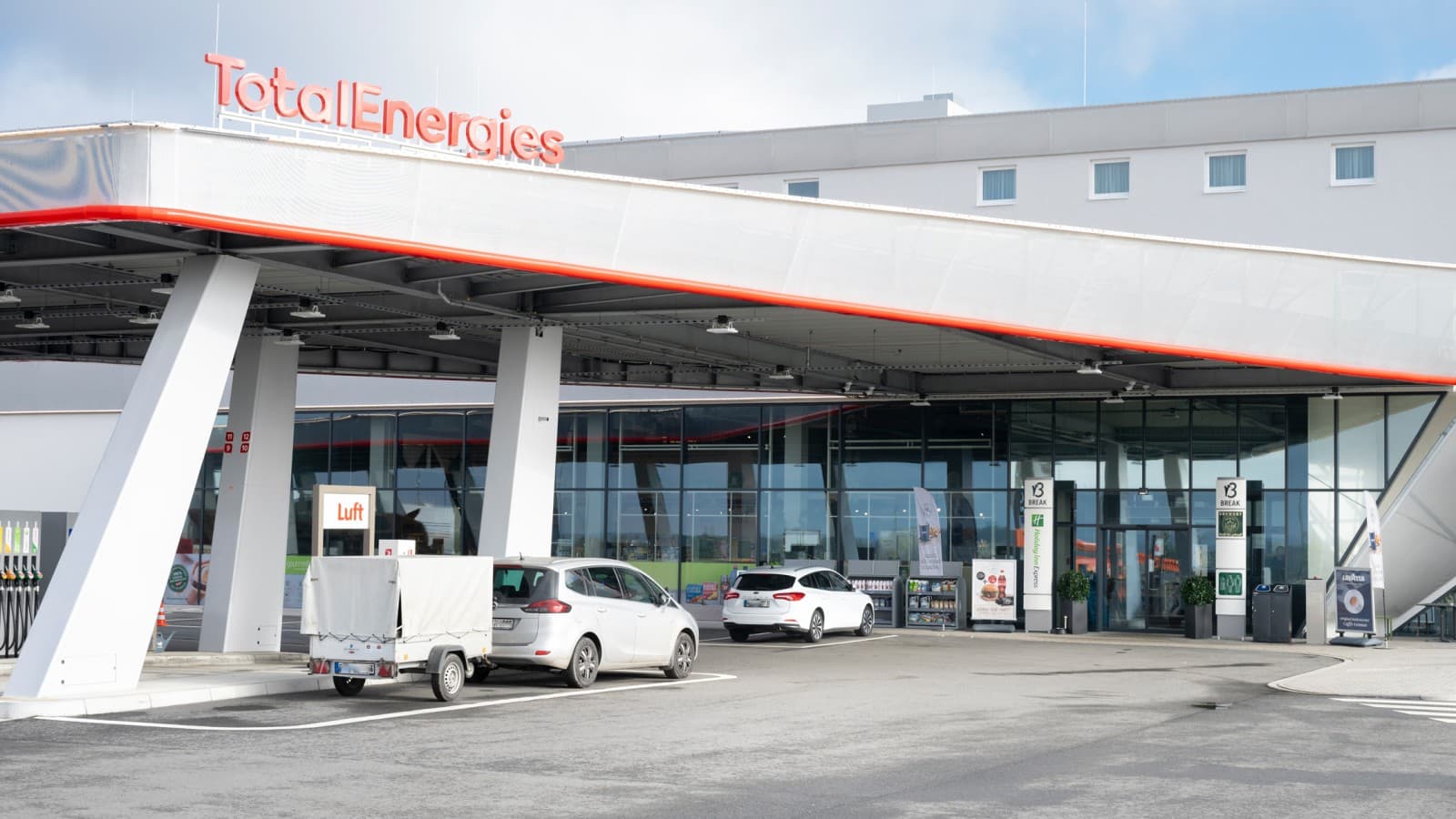 The new Evendorf car park opened its doors in 2023 - and is equipped with a public toilet from 2theloo (© Meike Goebel) The new Evendorf car park opened its doors in 2023 - and is equipped with a public toilet from 2theloo (© Meike Goebel)