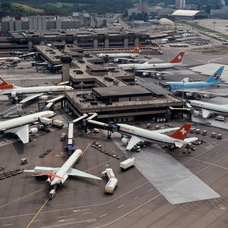 Aerial view of Terminal B in Zurich from the 1980s (© Swissair) Aerial view of Terminal B in Zurich from the 1980s (© Swissair)