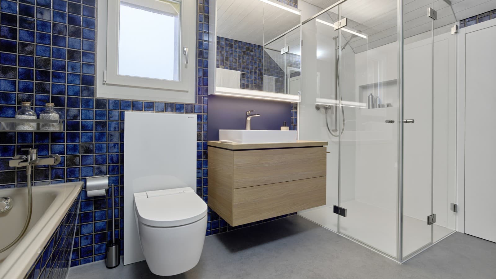 The new bathroom is tidy, functional and modern (© Ben Huggler) The new bathroom is tidy, functional and modern (© Ben Huggler)