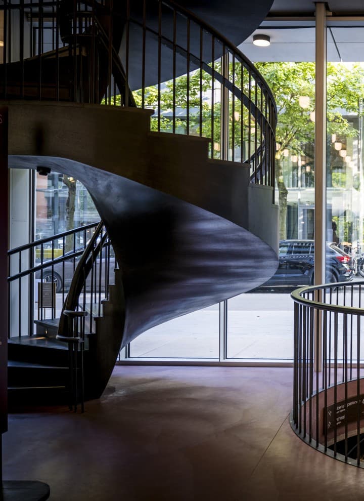 The spiral staircases are a strong design element inside (© Frederik Beyens) The spiral staircases are a strong design element inside (© Frederik Beyens)